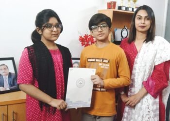 ایان اور انابیہ کوضیا الدین اسکول میں داخلہ مل گیا