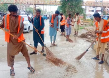 مون سون بارش کا سلسلہ جاری، عملہ شہریوں کو ریلیف فراہم کرنے کے لئے سڑکوں پر موجود ہے