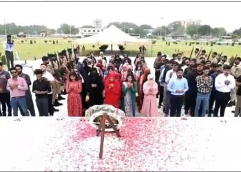 سندھ سے تعلق رکھنے والی مختلف جامعات کے طلبہ و طالبات کا ملیر گیریژن میں پاک فوج کے ساتھ ایک د ن