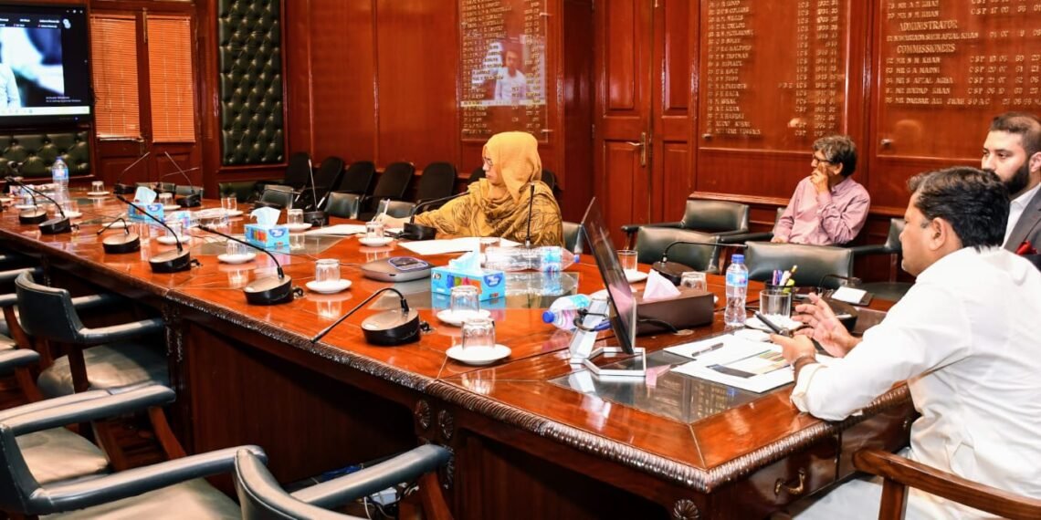 غیر قانونی بل بورڈز کے خلاف کارروائی کا فیصلہ