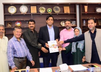 چیف سیکرٹری سندھ سید آصف حیدر شاہ کی کراچی پریس کلب آمد