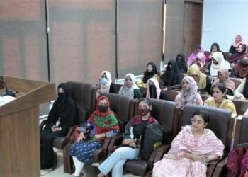 دنیا کے مسائل کو حل کرنے کے لئے عالمی رائے عامہ کو بیدارکرنا ضروری ہے،عالمی رائے عامہ مسئلہ کشمیر کے حل کے لئے بھی کا رآمد ہوسکتاہے۔ ڈاکٹر جعفراحمد