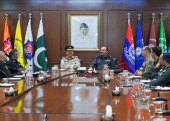 ایڈیشنل آئی جی کراچی جاوید عالم اوڈھو کی زیر صدارت کراچی پولیس آفس میں اجلاس طلب